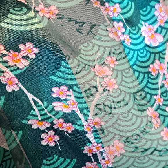 Beautiful!! Made in Korea scarf - Picture 7 of 11